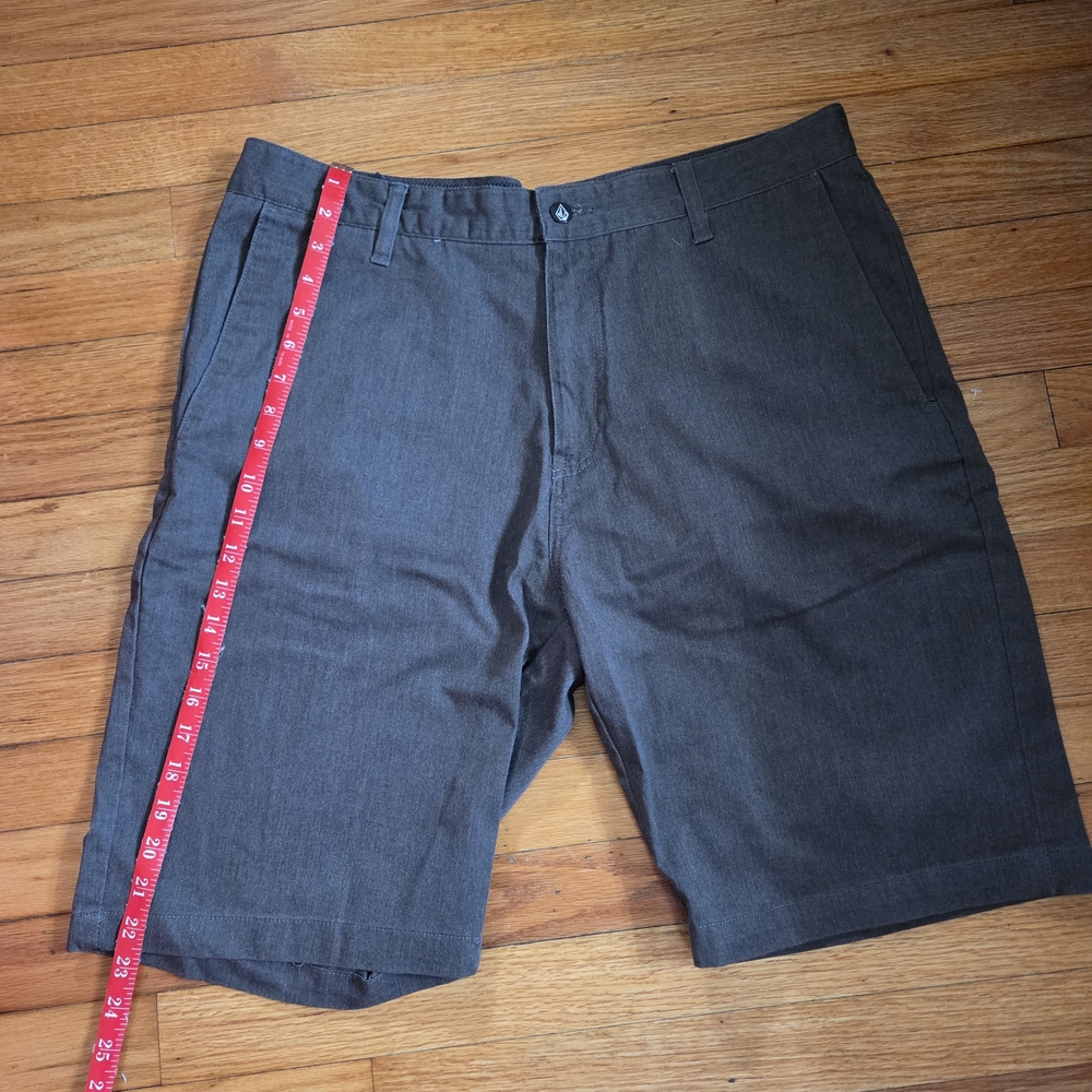 Volcom Charcoal Flat Front Shorts Mens Sz 36